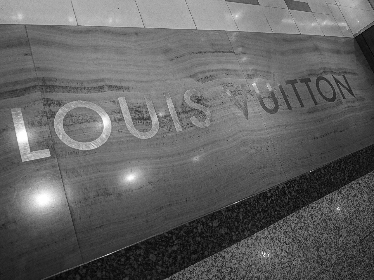 LVMH Akuisisi Brand Fashion Italia, Perkuat Dominasi Pasar Barang Mewah Global